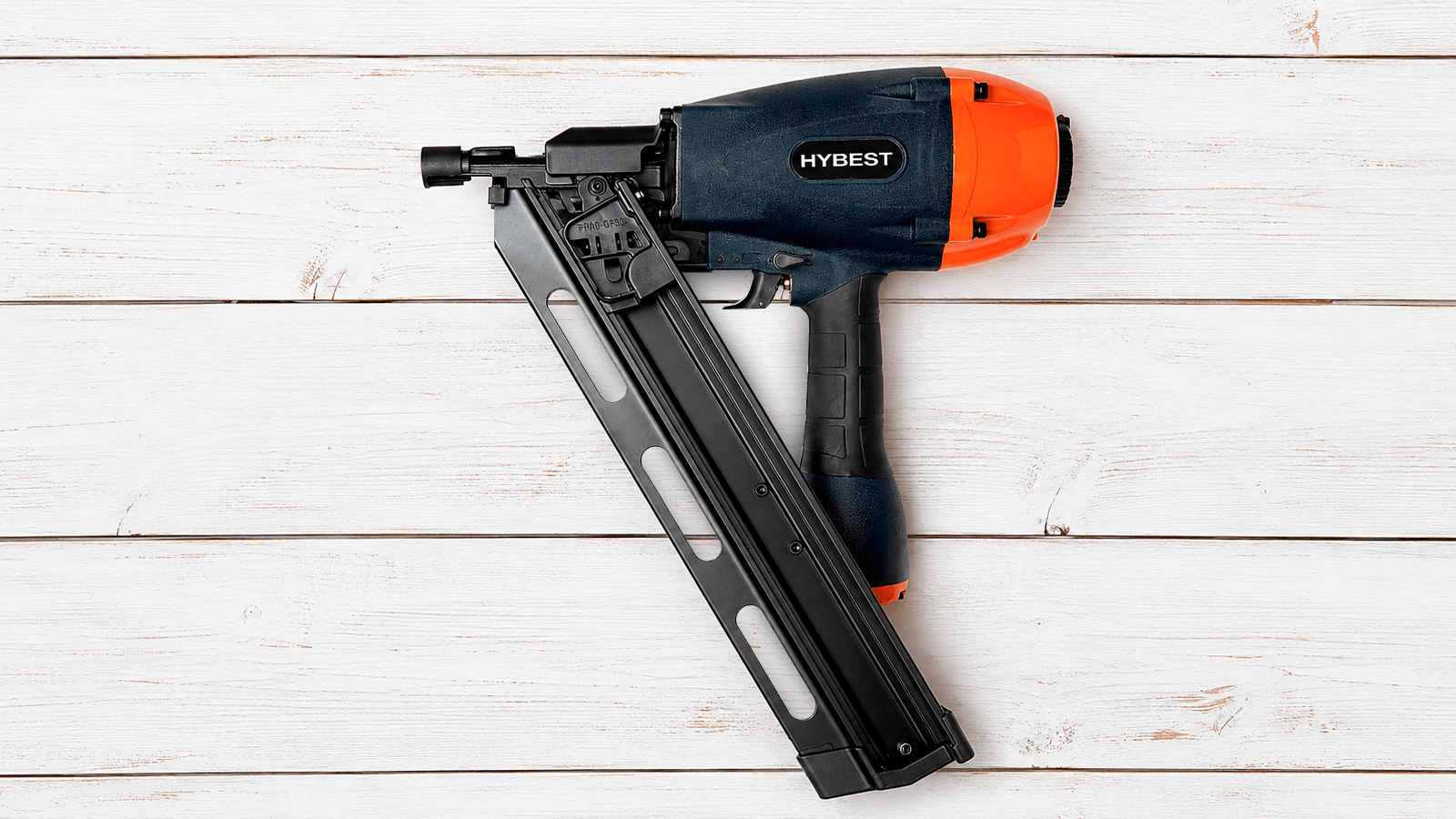 Hybest FN3490 лежит на деревянном столе